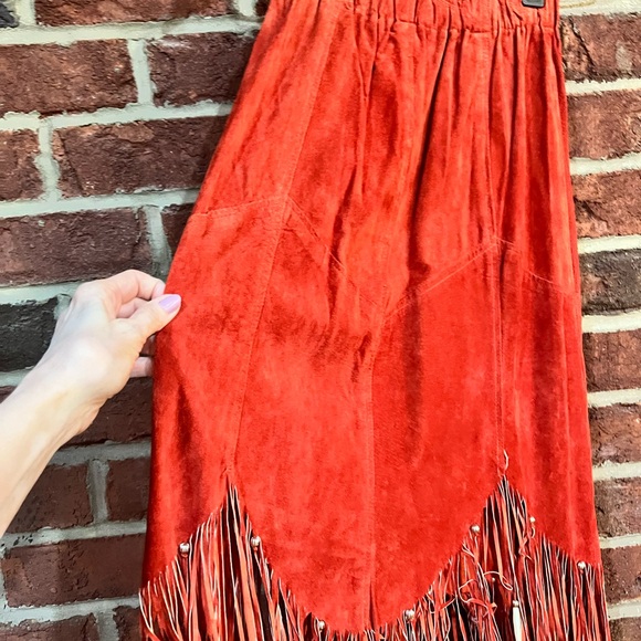Vintage Liz E Parker custom made suede fringed skirt with beading and boning. - Picture 11 of 16